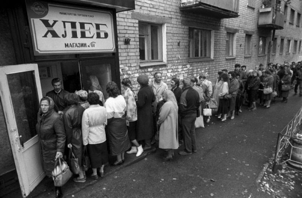 Pic 3. gorbachev-ocheredi-e1447403037751