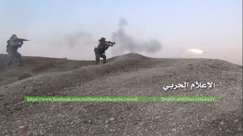 Pic 4. 201215-militarymediasy-hezbollah-saa-loyal-fighter-firing-an-rpg-on-opposition-locations-during-khan-tuman-battle