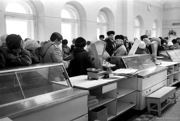 Pic 4. gorbachev-ocheredi1-e1447403098729